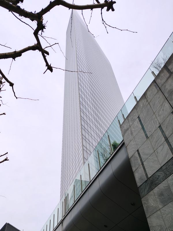 電通ビルや日本テレビなどのビル街を通って突然現れる緑地地帯
浜離宮恩賜庭園